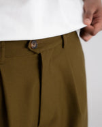 Lade das Bild in den Galerie-Viewer, Pleated Suit Shorts Green
