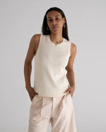 Lade das Bild in den Galerie-Viewer, Knitted Tanktop Off-White
