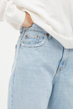 Lade das Bild in den Galerie-Viewer, Donna Stream Light Worn
