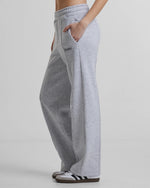 Lade das Bild in den Galerie-Viewer, 10119 Loose Sweatpants 2.0 Grey Melange

