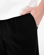Lade das Bild in den Galerie-Viewer, Podium Double Pleated Shorts Black
