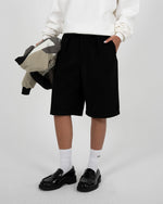 Lade das Bild in den Galerie-Viewer, Podium Double Pleated Shorts Black
