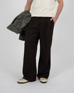 Lade das Bild in den Galerie-Viewer, Redline Double Pleated Pants Brown
