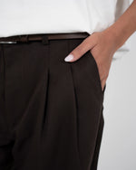 Lade das Bild in den Galerie-Viewer, Redline Double Pleated Pants Brown

