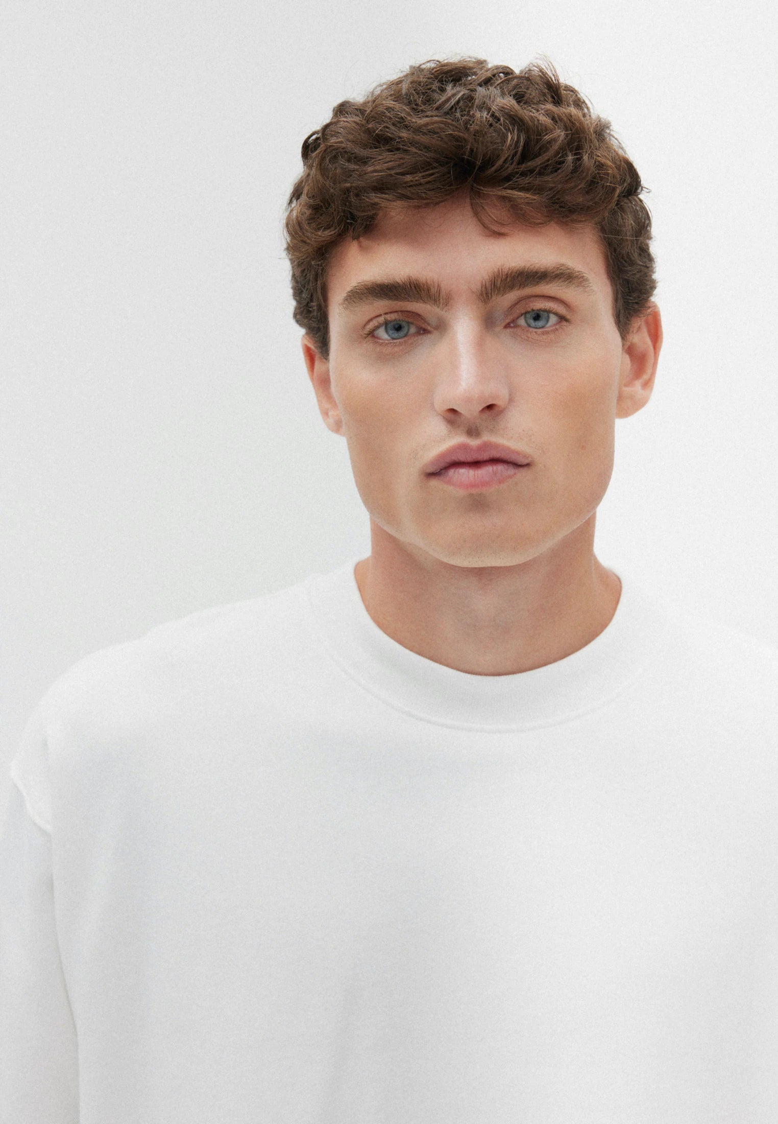Studio R-Neck Oversized Ecru
