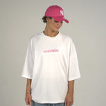 Lade das Bild in den Galerie-Viewer, New York Graffiti Oversized T White/Pink
