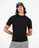 Lade das Bild in den Galerie-Viewer, The Slim Tee Black
