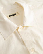 Lade das Bild in den Galerie-Viewer, Banks Sign Shirt Off White
