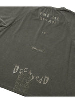Lade das Bild in den Galerie-Viewer, The Me Dacade T-Shirt Charcoal
