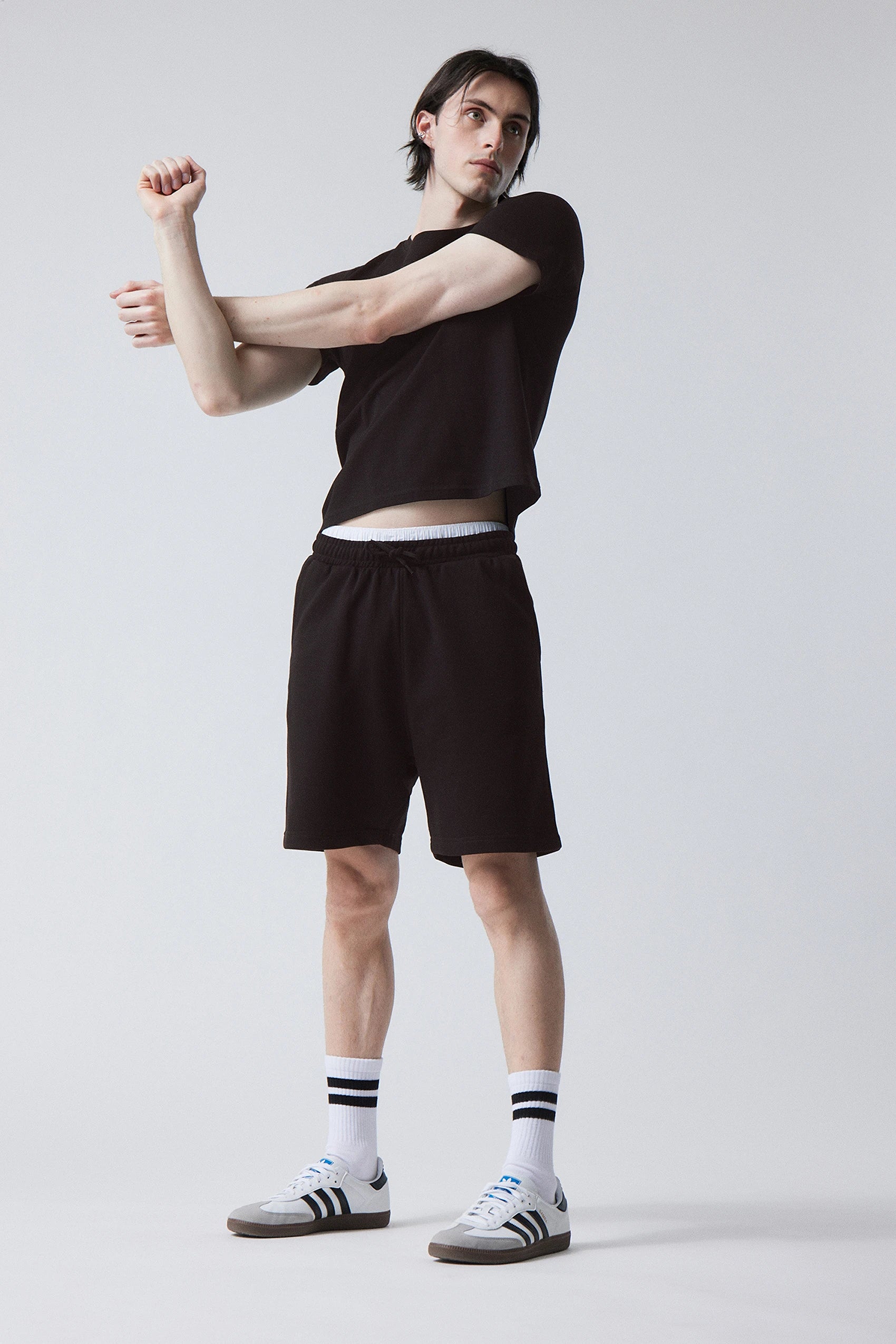 Standard Shorts Black