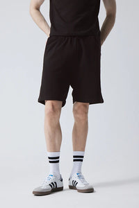 Standard Shorts Black