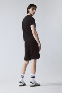 Standard Shorts Black