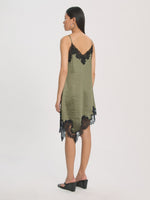 Lade das Bild in den Galerie-Viewer, Nuzana Tunic Dress Beetle
