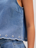 Lade das Bild in den Galerie-Viewer, Cecelia Denim Top Light Blue
