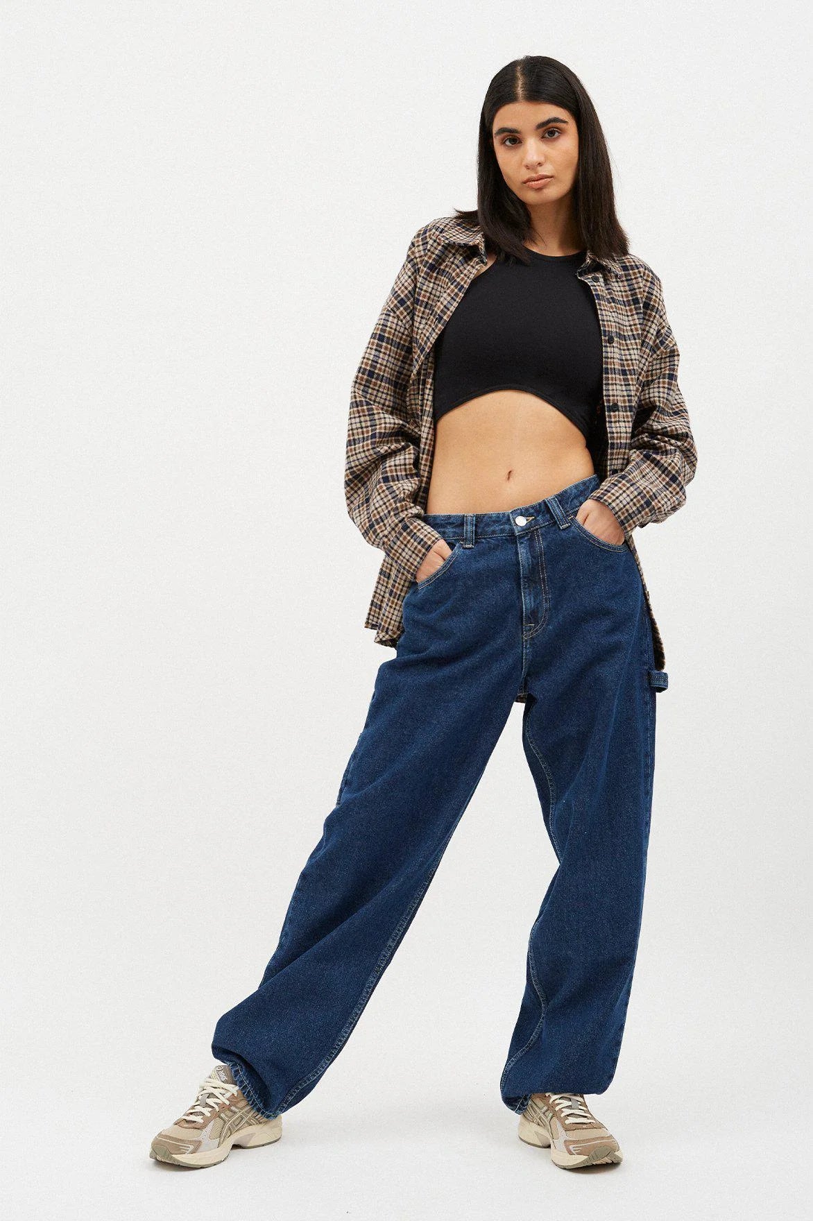 Faye Worker Pebble Dark Retro