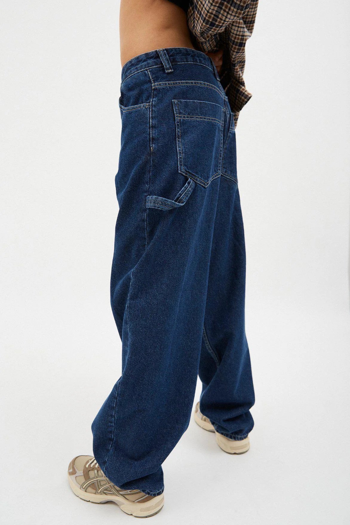 Faye Worker Pebble Dark Retro