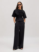 Lade das Bild in den Galerie-Viewer, Edith T-Shirt Black
