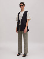 Lade das Bild in den Galerie-Viewer, Finn Trousers Beige/Marine
