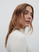 Lade das Bild in den Galerie-Viewer, Cassandra Longsleeve Egret
