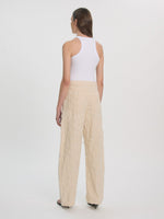 Lade das Bild in den Galerie-Viewer, Theodora Jeans Egret

