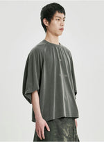 Lade das Bild in den Galerie-Viewer, The Me Dacade T-Shirt Charcoal
