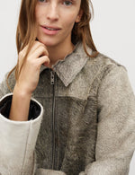 Lade das Bild in den Galerie-Viewer, Istata Blazer Grey Cow
