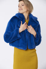 Lade das Bild in den Galerie-Viewer, Blue Faux Fur Cropped Coat
