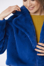 Lade das Bild in den Galerie-Viewer, Blue Faux Fur Cropped Coat
