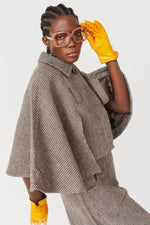 Lade das Bild in den Galerie-Viewer, Mocha Tweed Cape
