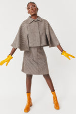 Lade das Bild in den Galerie-Viewer, Mocha Tweed Cape
