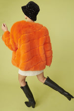 Lade das Bild in den Galerie-Viewer, Striped Fake Fur Coat Orange
