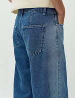 Lade das Bild in den Galerie-Viewer, Pyras Jeans Fading Denim Wash
