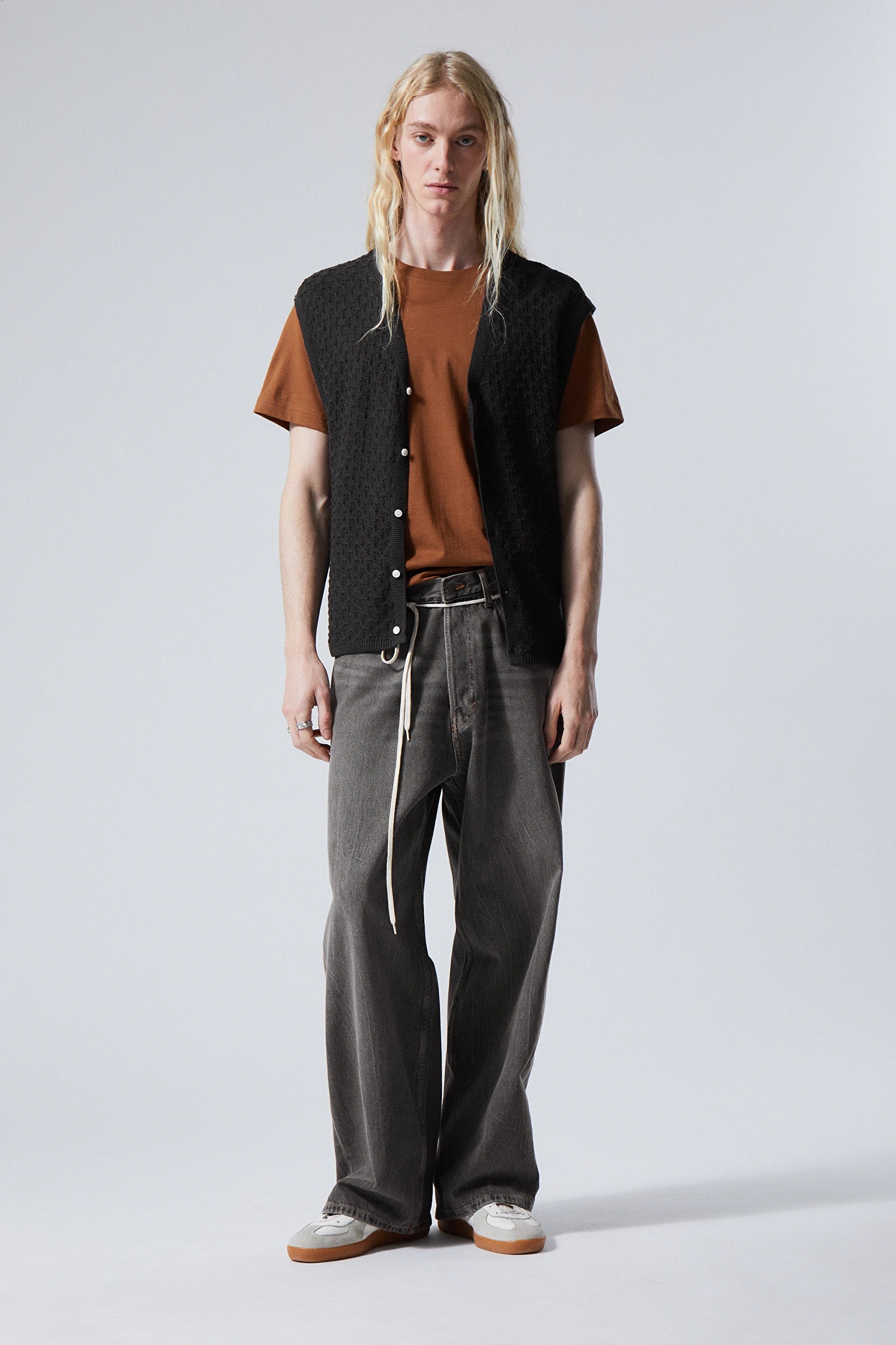 James Regular Vest Black