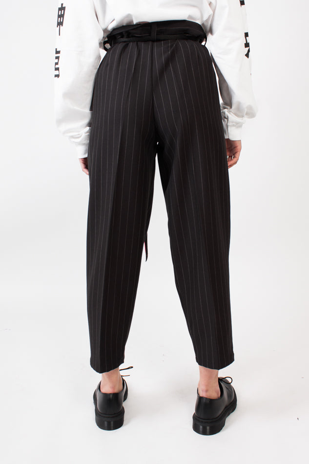 Cropped & Pleated Pinstripe Pants B&W